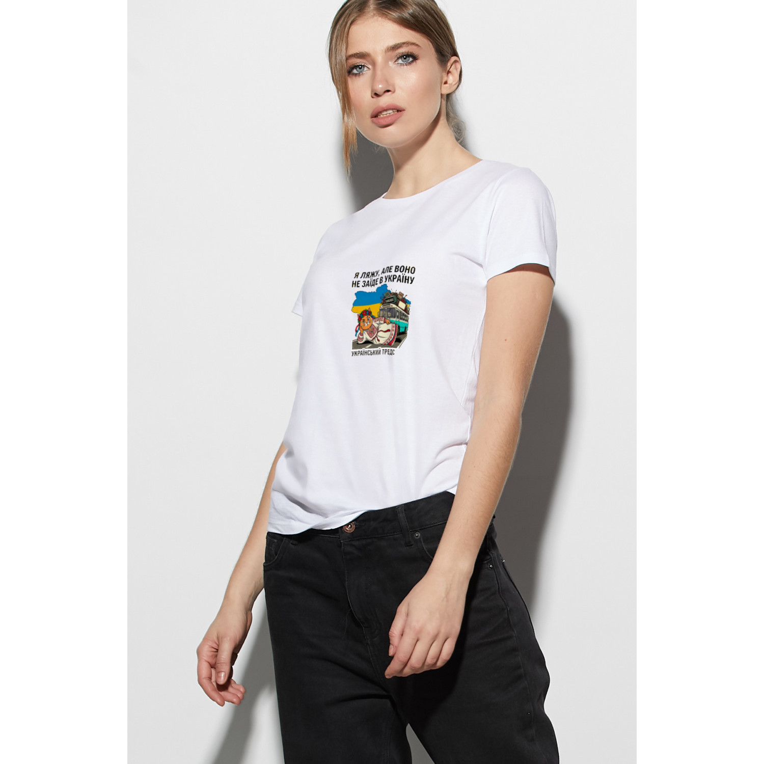 Футболка  жіноча біла "Я ляжу, але воно не заїде в Україну"